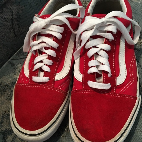 Red vans - Picture 1 of 2